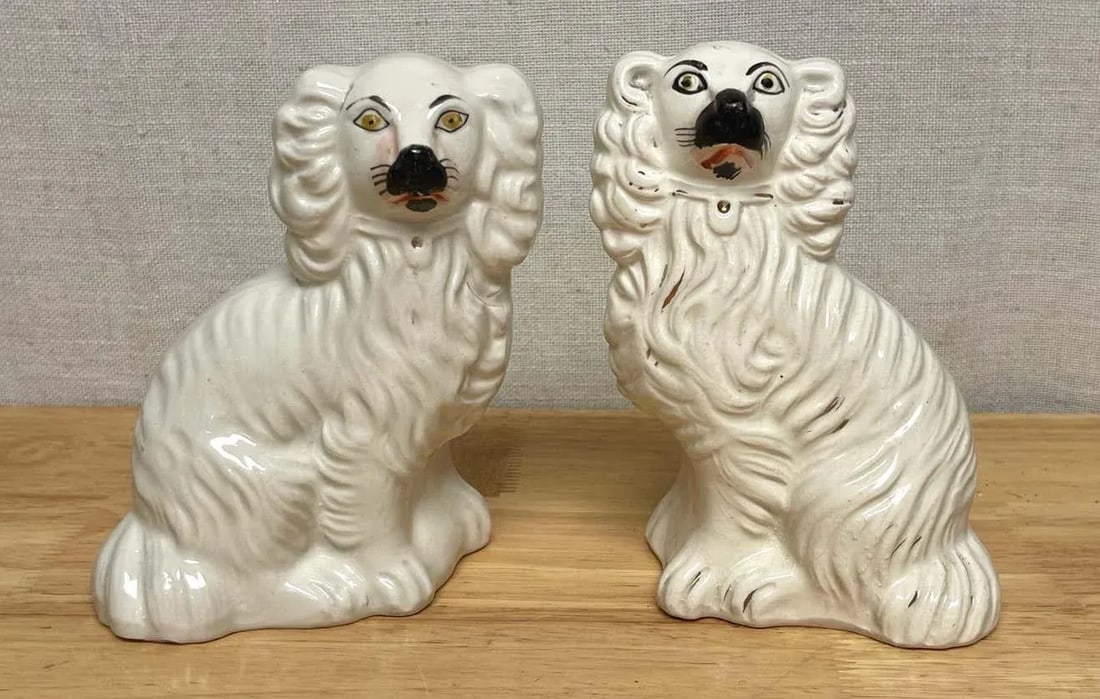Mid 19th Century Diminutive Antique Staffordshire Black & White Seated Spaniels, C. 1860s - A Pair - 4