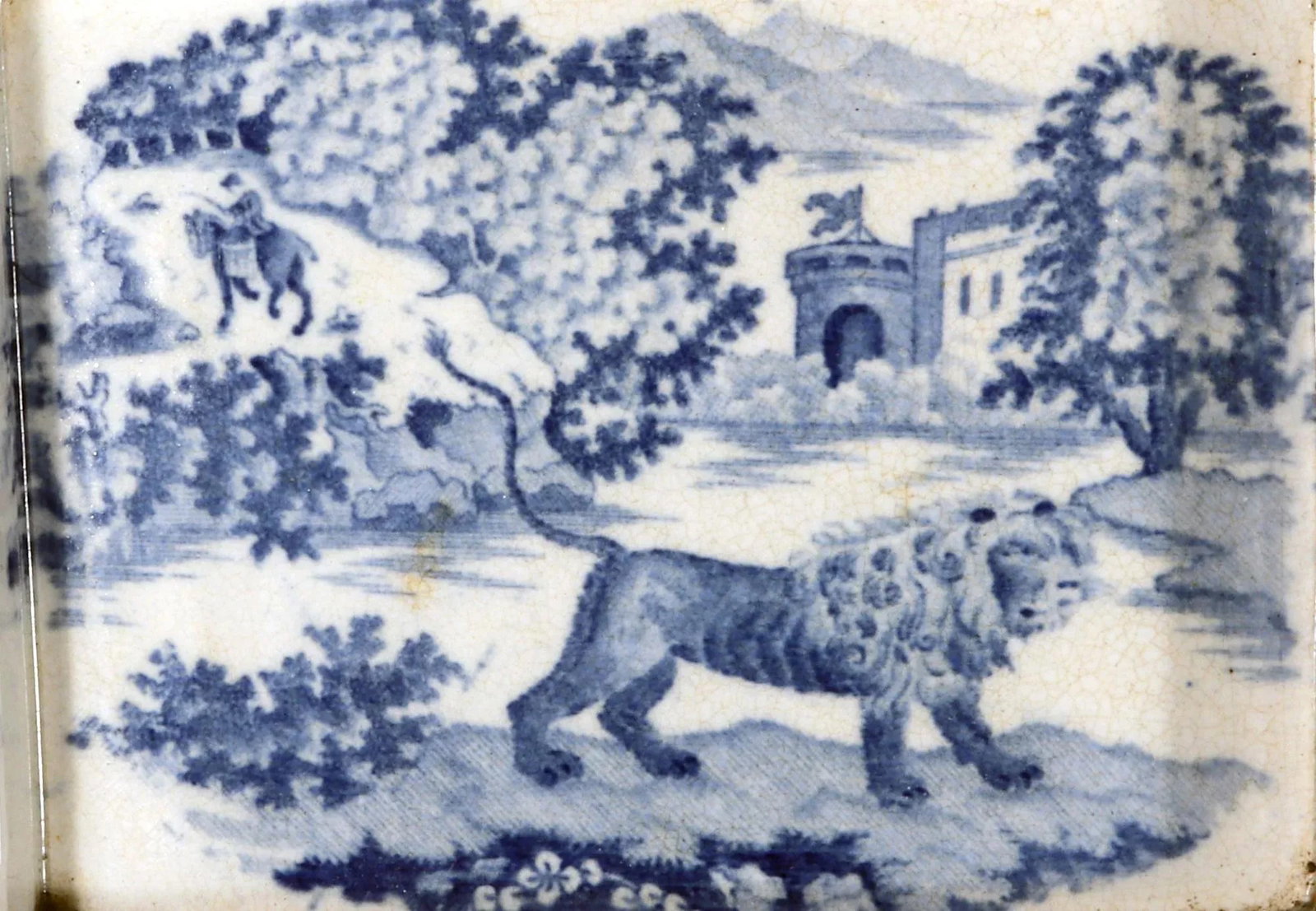 Large Pearlware Blue Printed Tray With the Angry Lion Pattern - 4