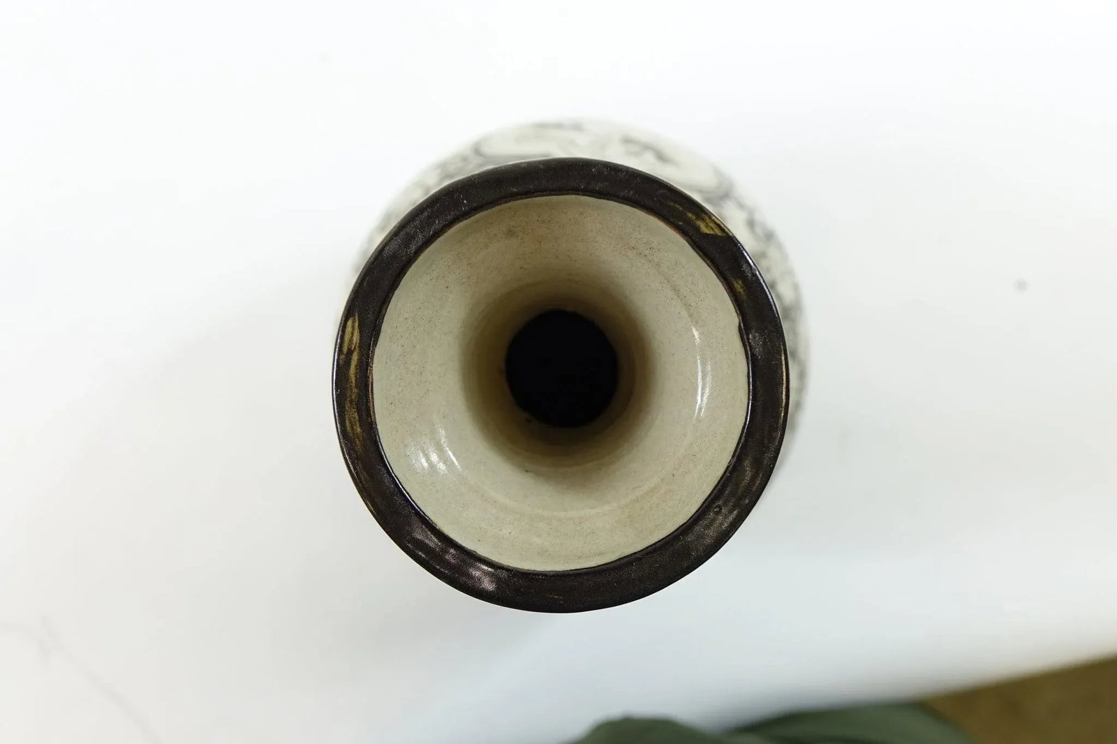 Antique Chinese Porcelain Vase - 2
