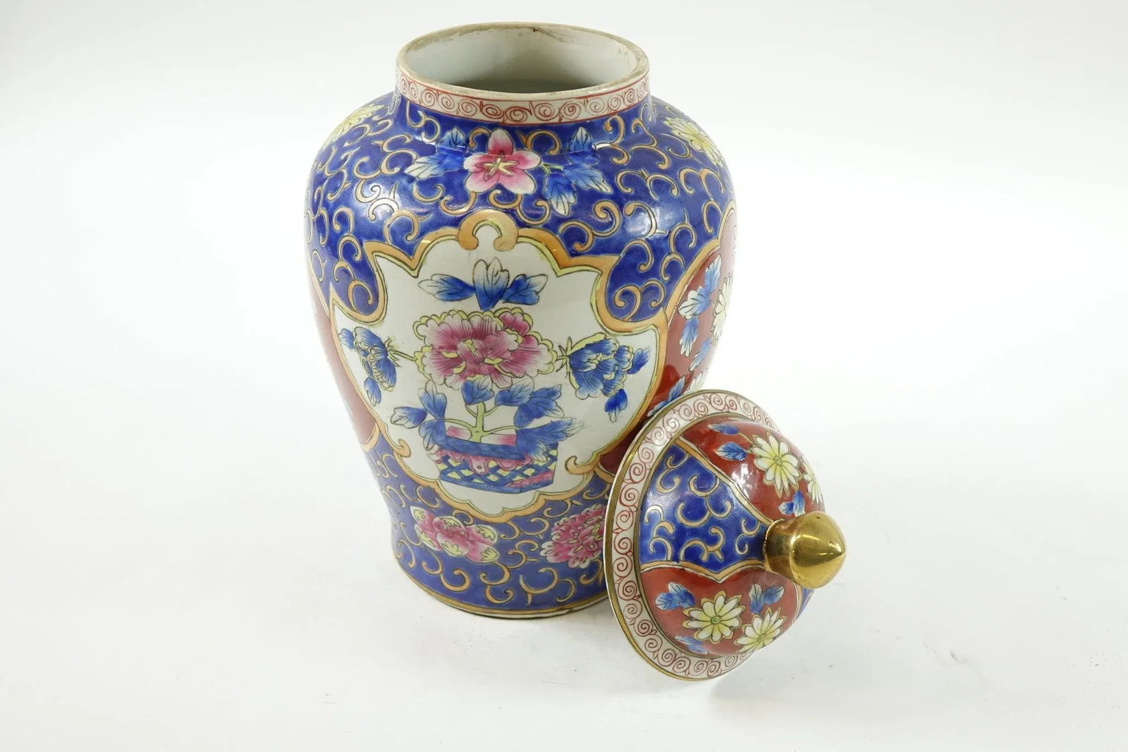1910s Far East Porcelain Jar with Lid - Marking on the Bottom - 3