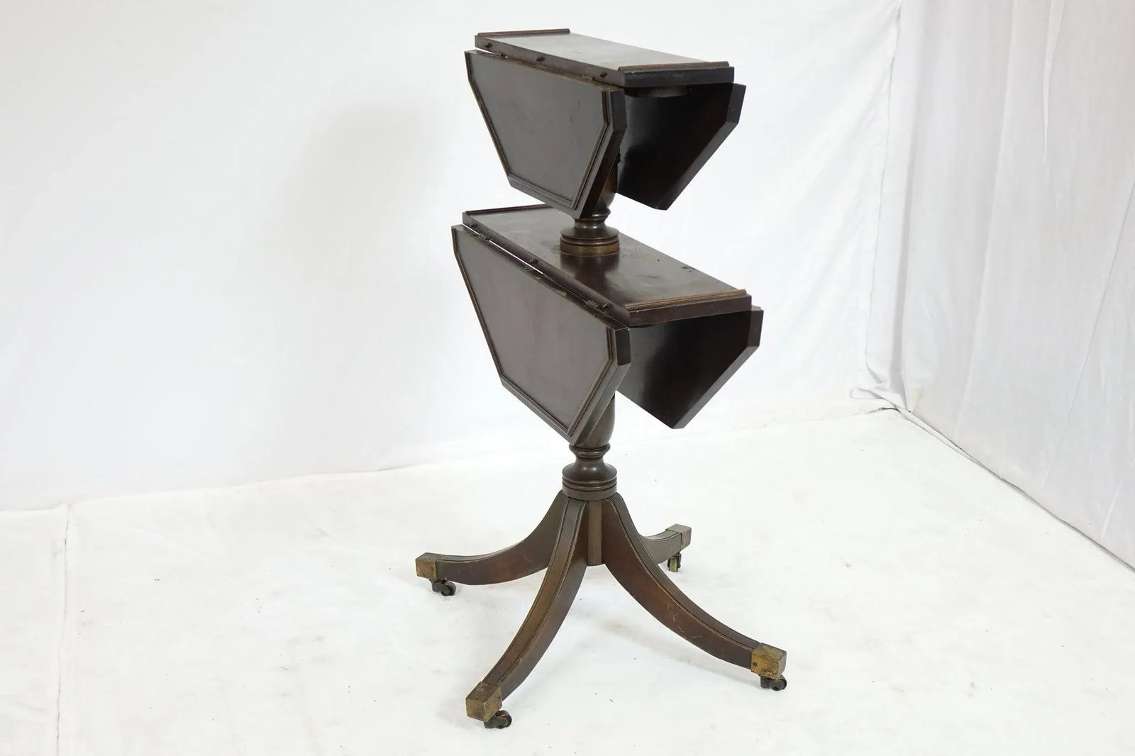 1960s Mid-Century Modern Walnut Coffee Table - 11
