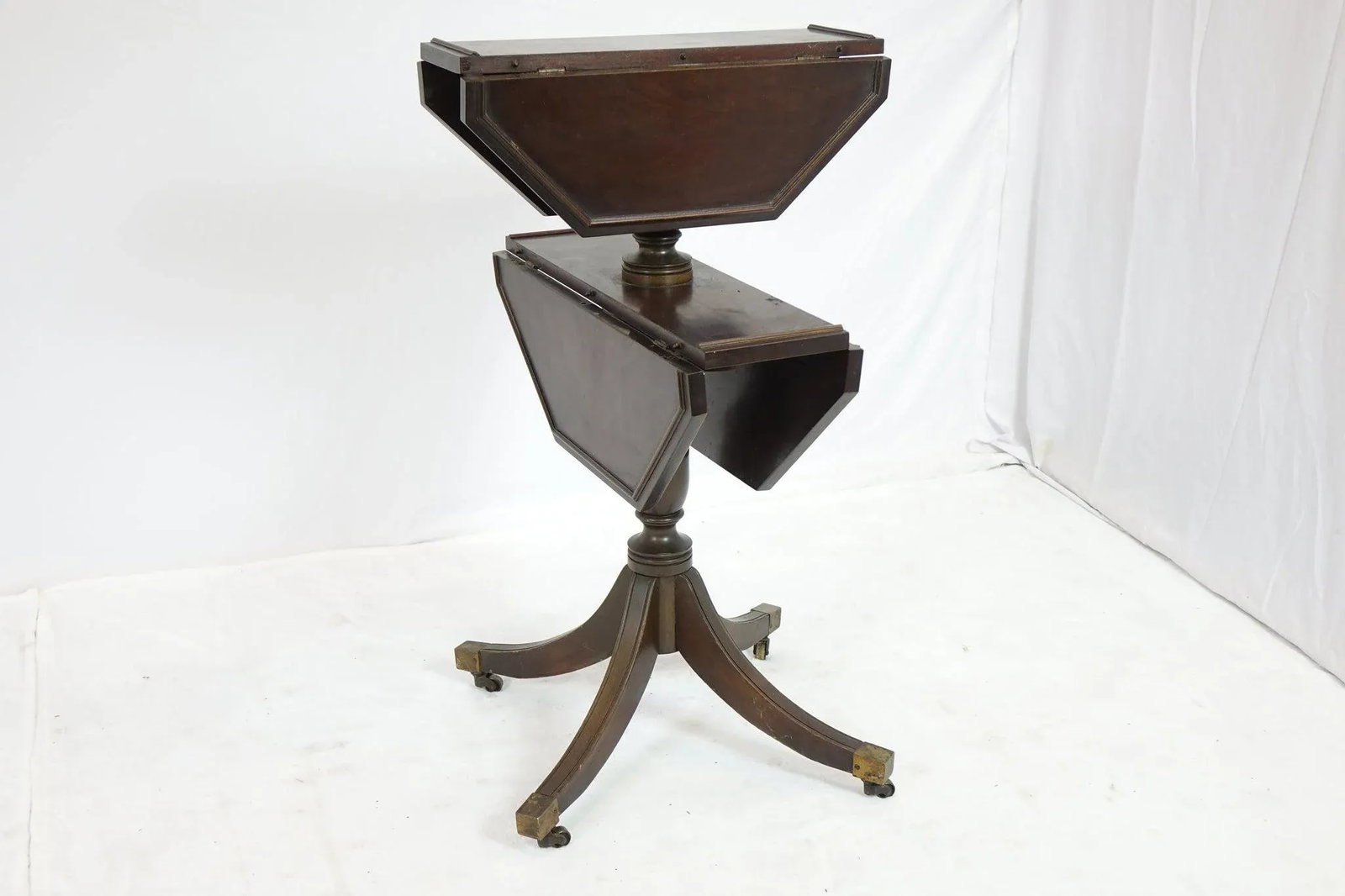 1960s Mid-Century Modern Walnut Coffee Table - 12