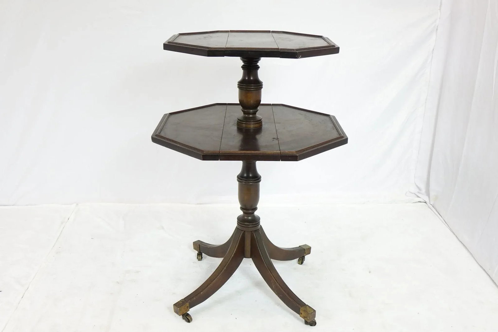 1960s Mid-Century Modern Walnut Coffee Table - 6