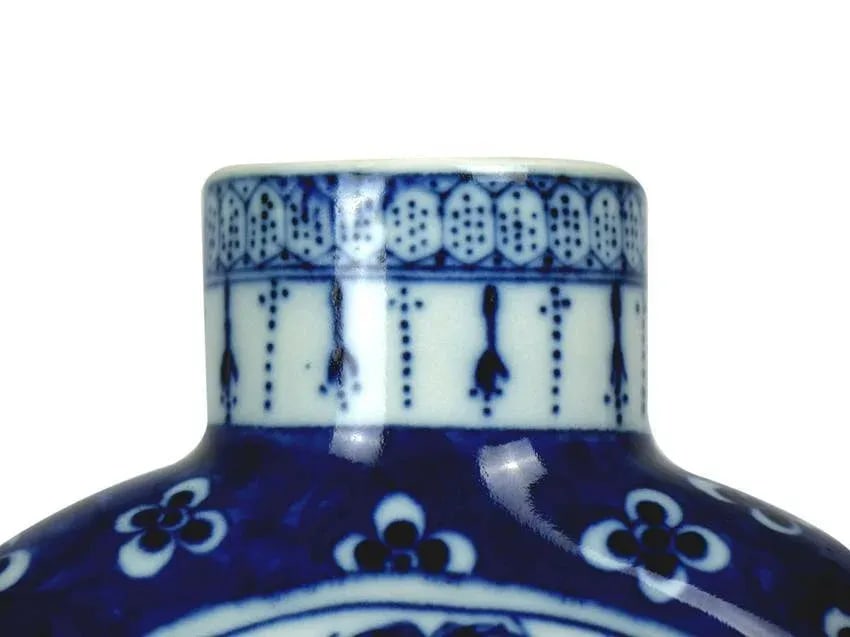 Large Chinese Blue and White Porcelain Teapot With Qianlong Mark on the Bottom - 4