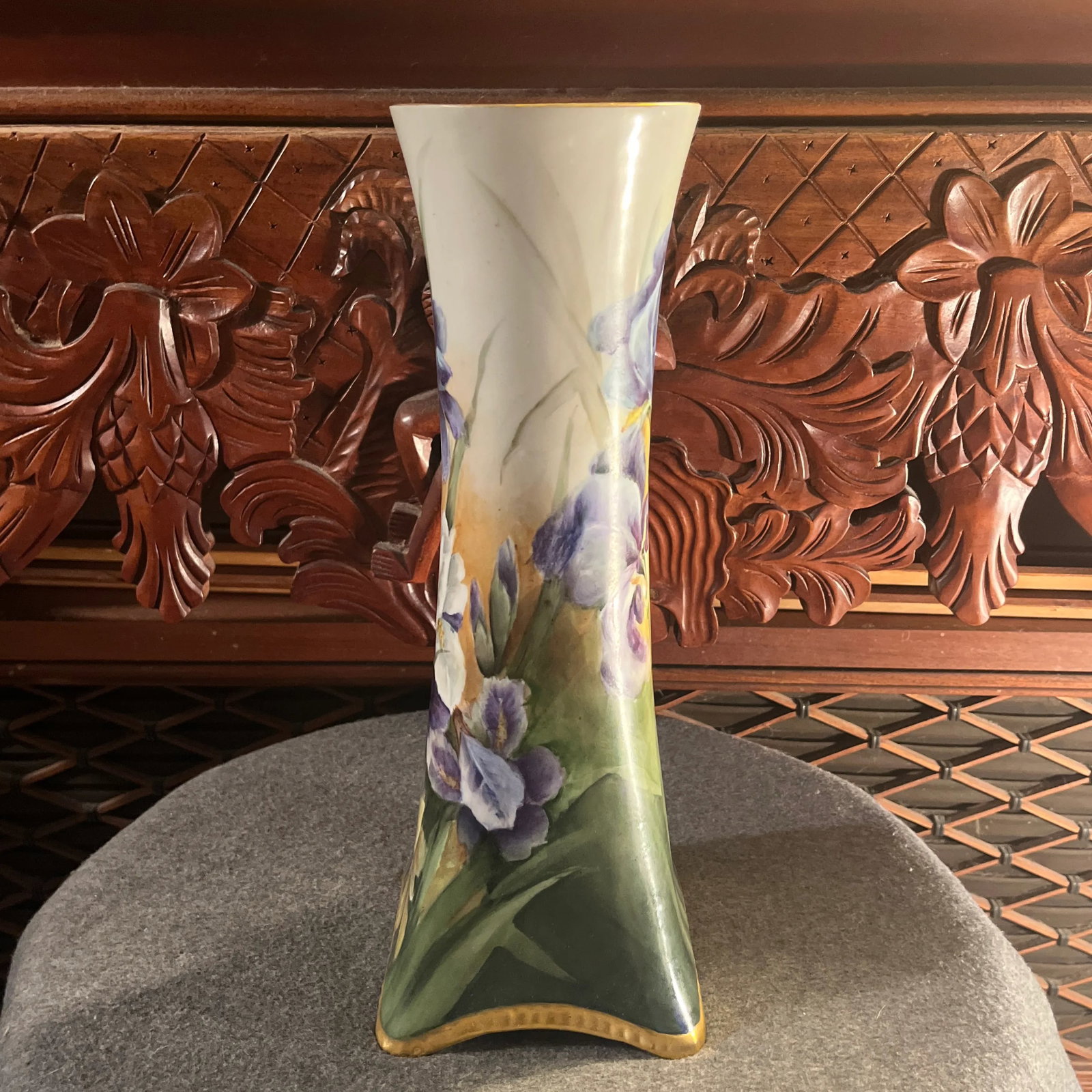 Early 20th Century Hand Painted German Bavaria Vase With Artist Signature - 2