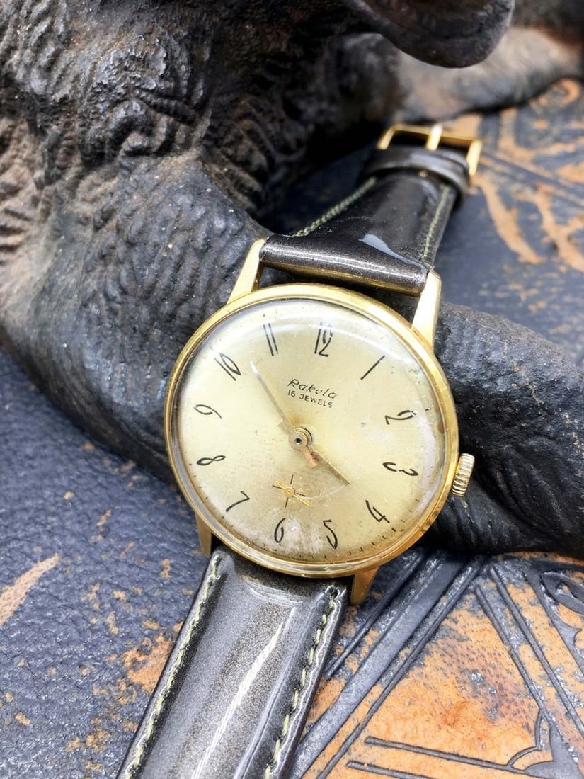 Raketa Vintage Men Wrist Watch Russian Antique Unisex White USSR Watches: Title: Raketa Vintage Men Wrist Watch Russian Antique Unisex White USSR Watches Description: Materials Band material: Leather Gold, Stainless steel Raketa vintage men wrist watch russian antique unise
