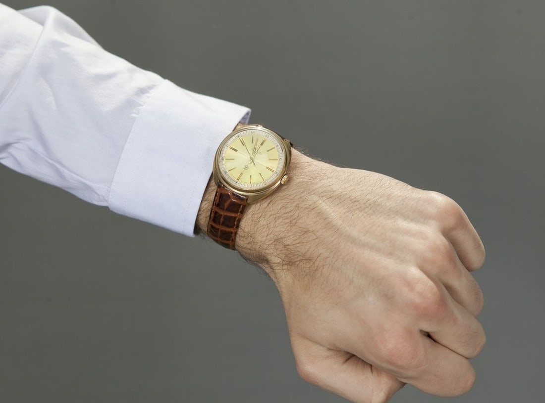 Raketa (quality mark) Vintage Men Wrist Watch / Russian Antique Unisex White USSR Watches: Title: Raketa (quality mark) Vintage Men Wrist Watch / Russian Antique Unisex White USSR Watches Description: Materials Band material: Leather Gold, Stainless steel Raketa (quality mark) vintage men w