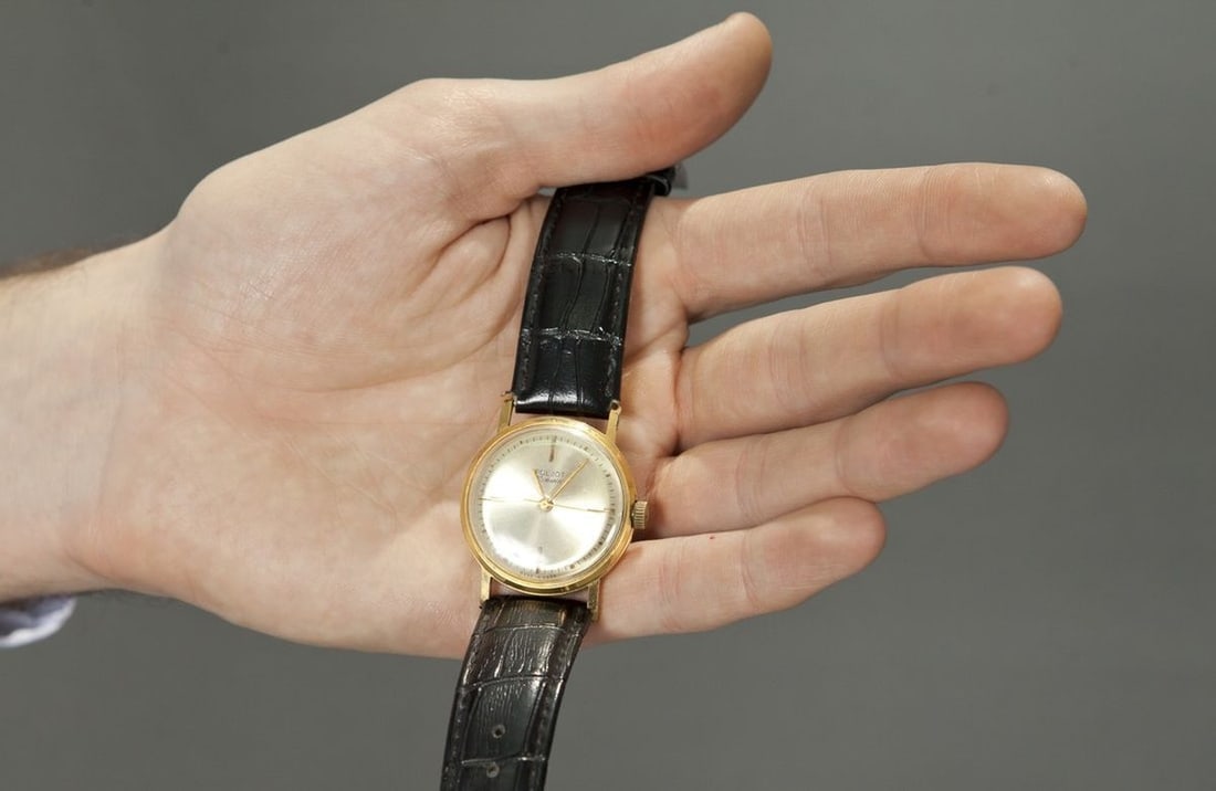 Poljot Soviet Men Wrist Watch Alarm Signal Vintage Wrist Watch: Title: Poljot Soviet Men Wrist Watch Alarm Signal Vintage Wrist Watch Description: Materials Band material: Leather Gold, Stainless steel Poljot with alarm clock vintage men wrist watch russian antiqu