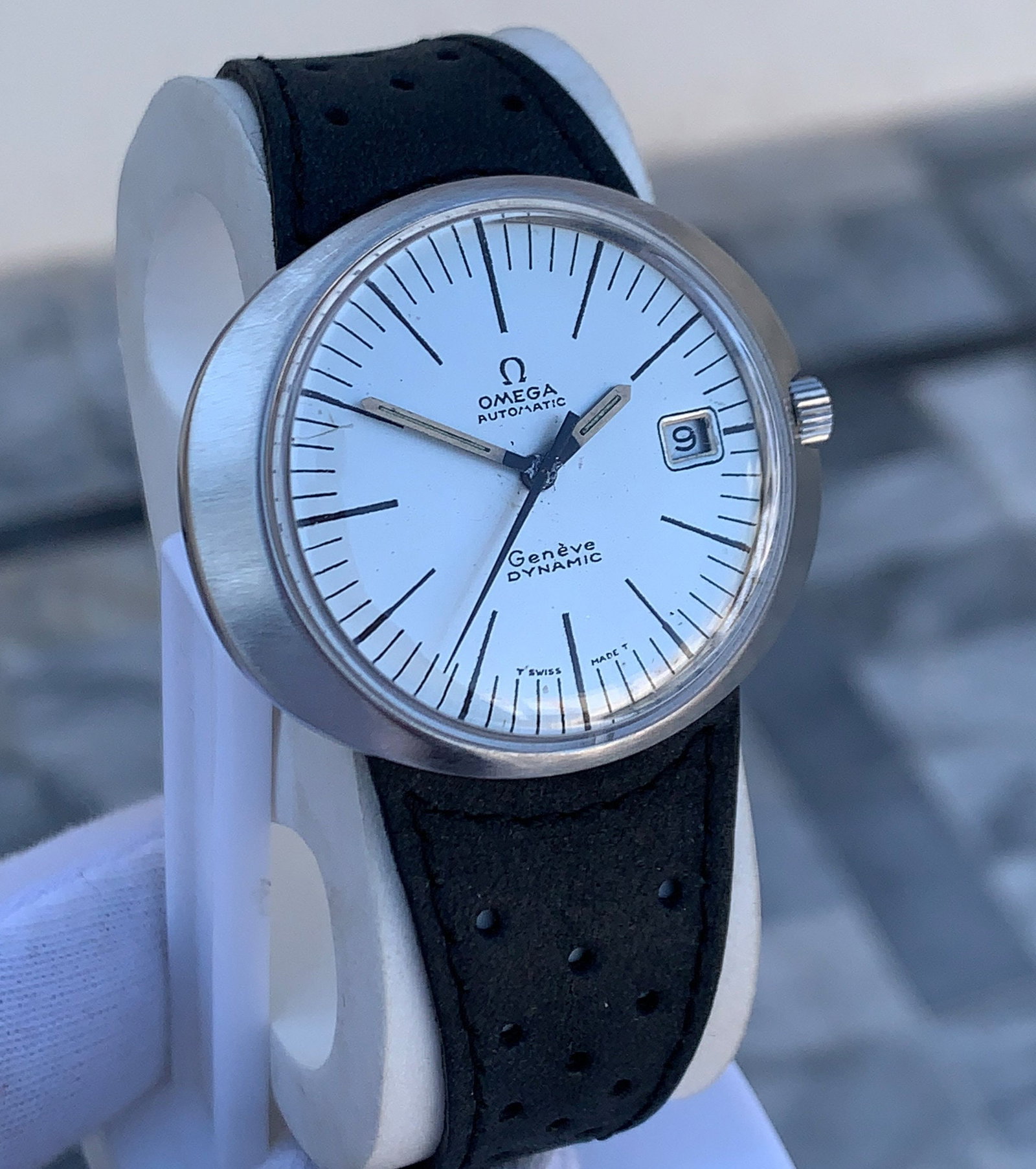 Vintage Omega Geneve Dynamic Automatic Old Watch Good condition: Item details Highlights Vintage from the 1960s Band material: Leather Materials: Stainless steel Power: Mechanical Readout: Analog Can be personalized Vintage Omega Geneve Dynamic Automatic