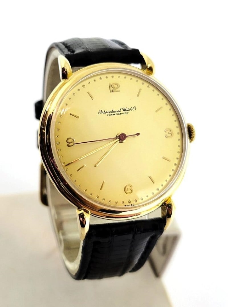 Vintage 18k Yellow Gold IWC SHAFFHAUSEN Winding Watch 1950s Cal 89* CLAWS Logs: Vintage 18k Yellow Gold IWC SHAFFHAUSEN Winding Watch c.1950s Cal 89* CLAWS Logs This Mens IWC watch is Swiss made. Great present for yourself or someone you love as well as for vintage collectors or 