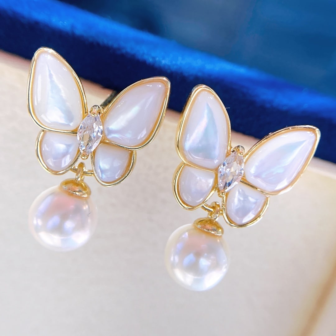 Mother-of-Pearl Butterfly Natural Freshwater Pearl Earrings (1 of 6)