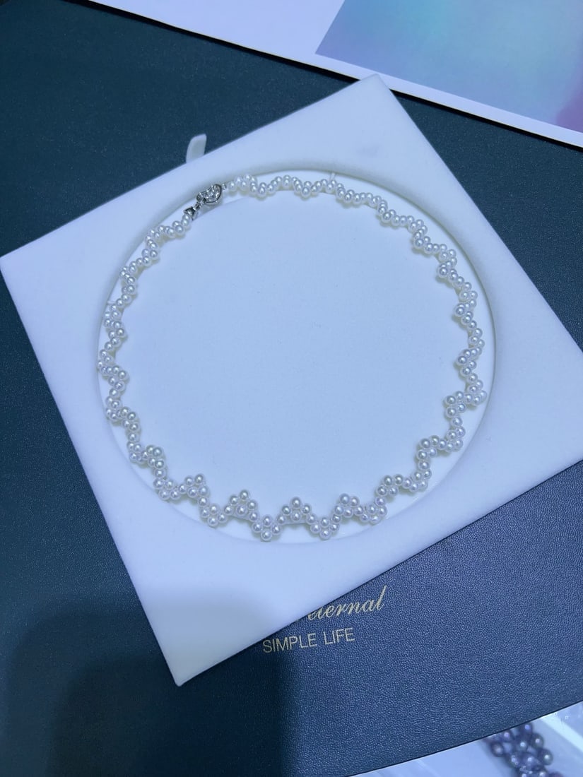 Pearl necklace: Pearl necklace, showcasing a rich golden and cool white luster. The pearls have a diameter of 4-5mm, nearly round with minimal blemishes, exuding elegance and grace. Reserve: $150.00 Shipping: Domesti