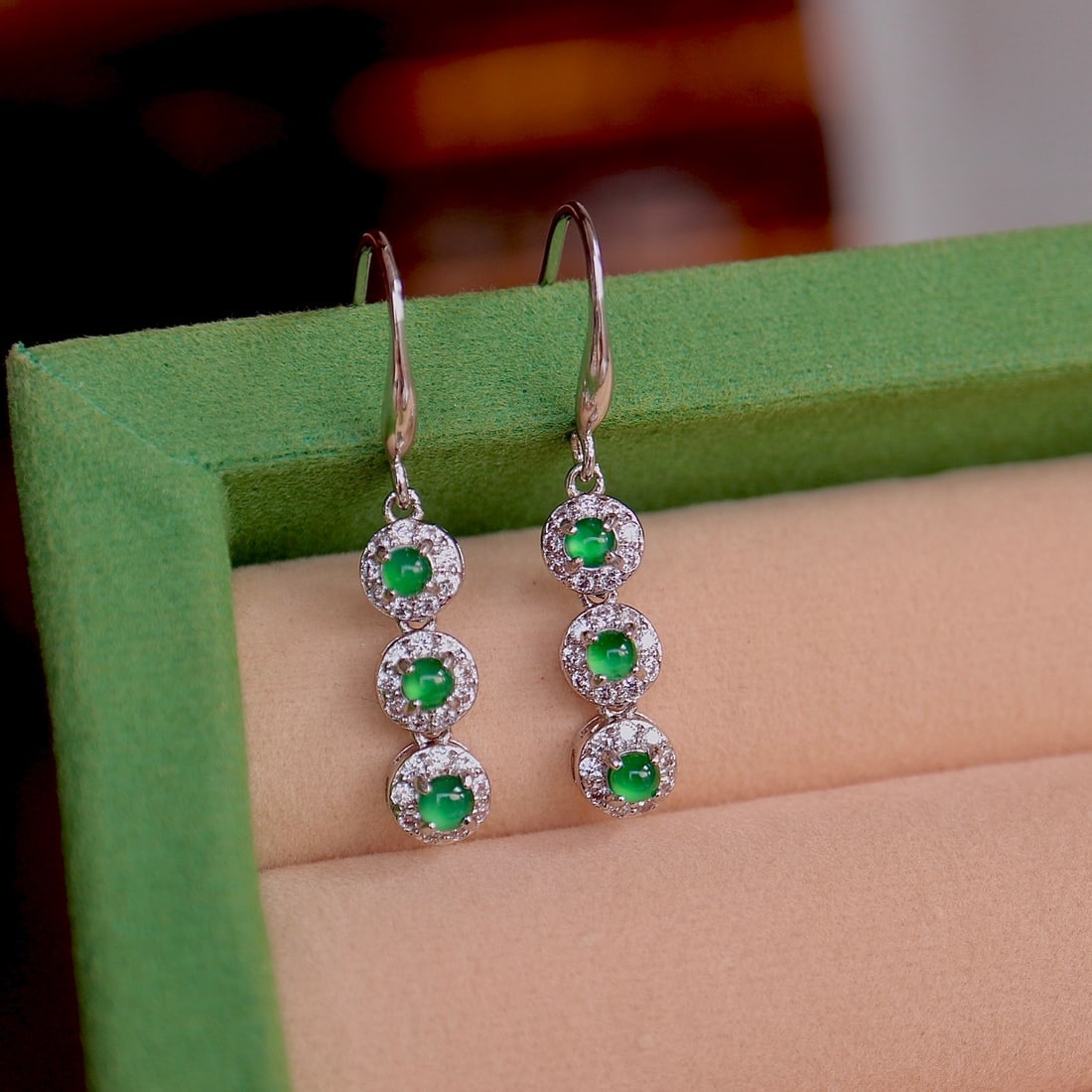 Natural Jade Earrings: These earrings are made of natural imperial green jadeite. The overall design is elegant and simple, showcasing a rich golden hue and cool white. Each jadeite bead is a high-quality, icy green, exhibi