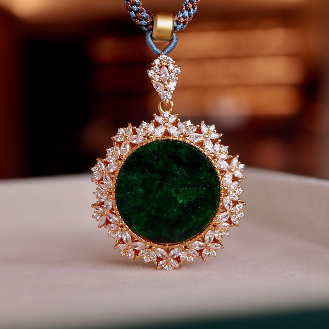S925 Silver Natural Jade Pendant: This Pendant features a natural jade pendant set in S925 silver, showcasing a perfect blend of rich gold and cool white. The jade pendant, with its full green hue and dry green material, offers a larg