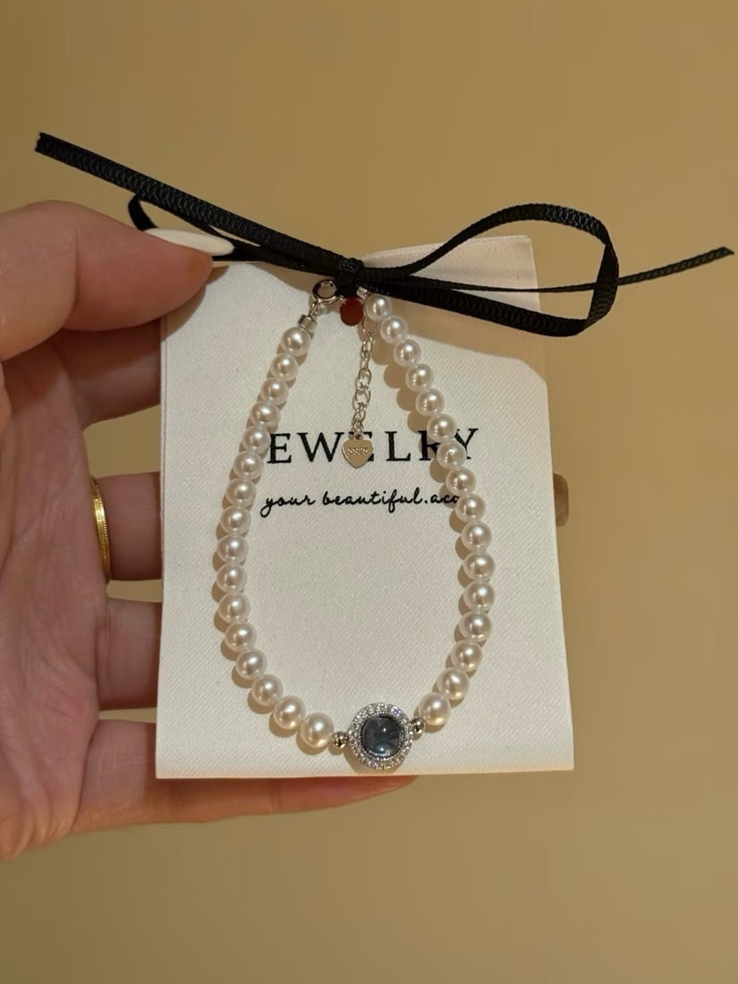 Sterling Silver Natural Aquamarine Pearl Bracelet: This bracelet features a refined combination of natural aquamarine and 4-5mm pearls, evoking the shimmering elegance of the seaside. Each pearl is meticulously selected to ensure a perfect blend of ri
