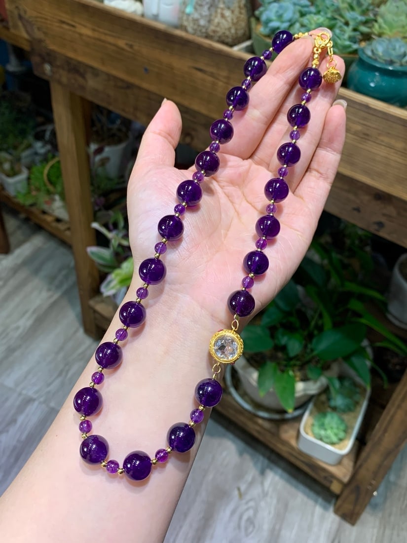 Silver-Gilt Natural Uruguayan Amethyst Necklace: This necklace features an original design with natural Uruguayan amethyst, showcasing large 11mm sugar round beads with exceptional clarity. The amethyst exudes a noble and mysterious aura, symbolizin