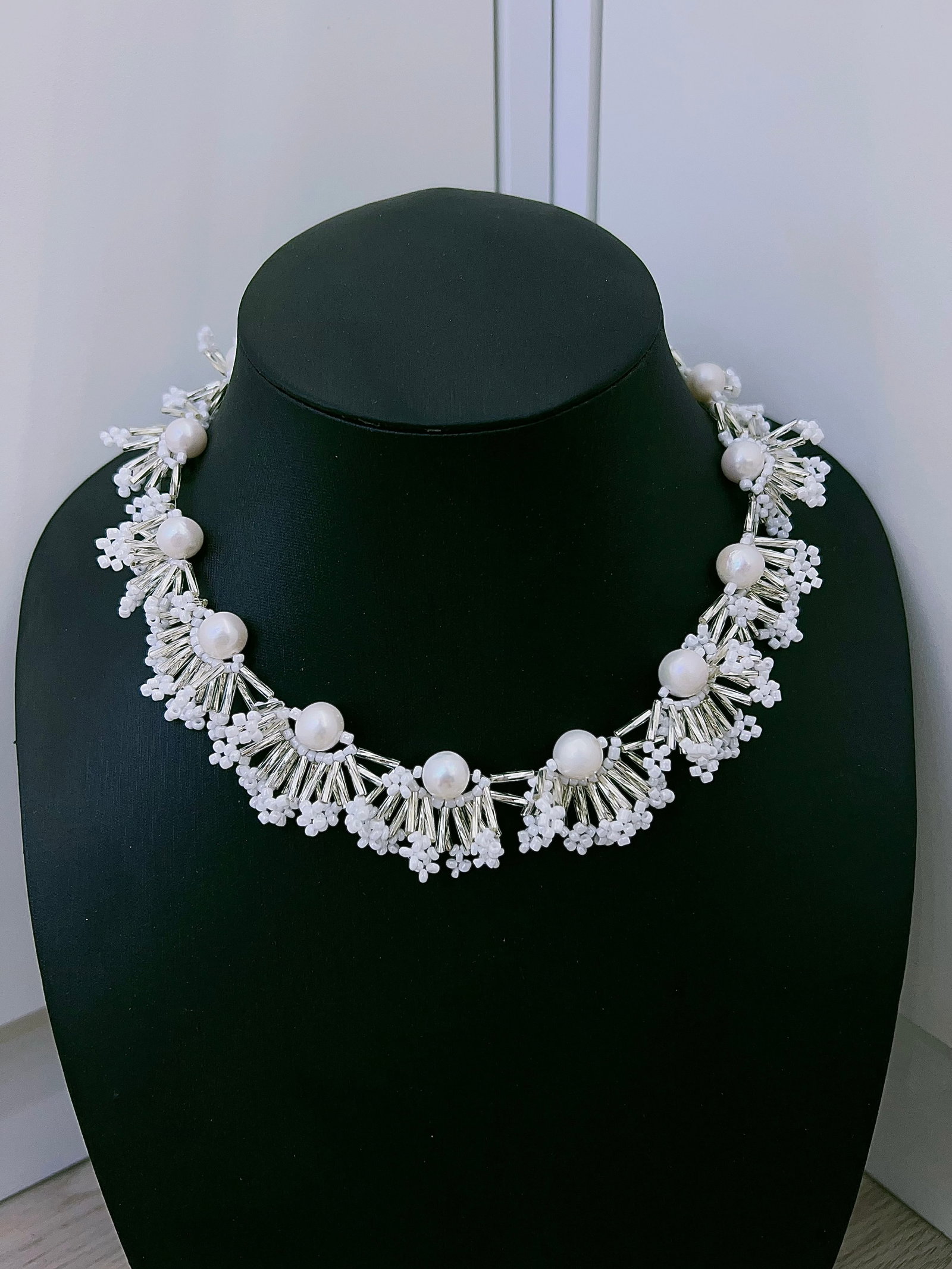 White Pearl Multi-Layer Necklace: This necklace features natural white pearls with a cool white luster, exuding French elegance. The multi-layer design adds depth, making it a standout piece. Each pearl is meticulously selected for it