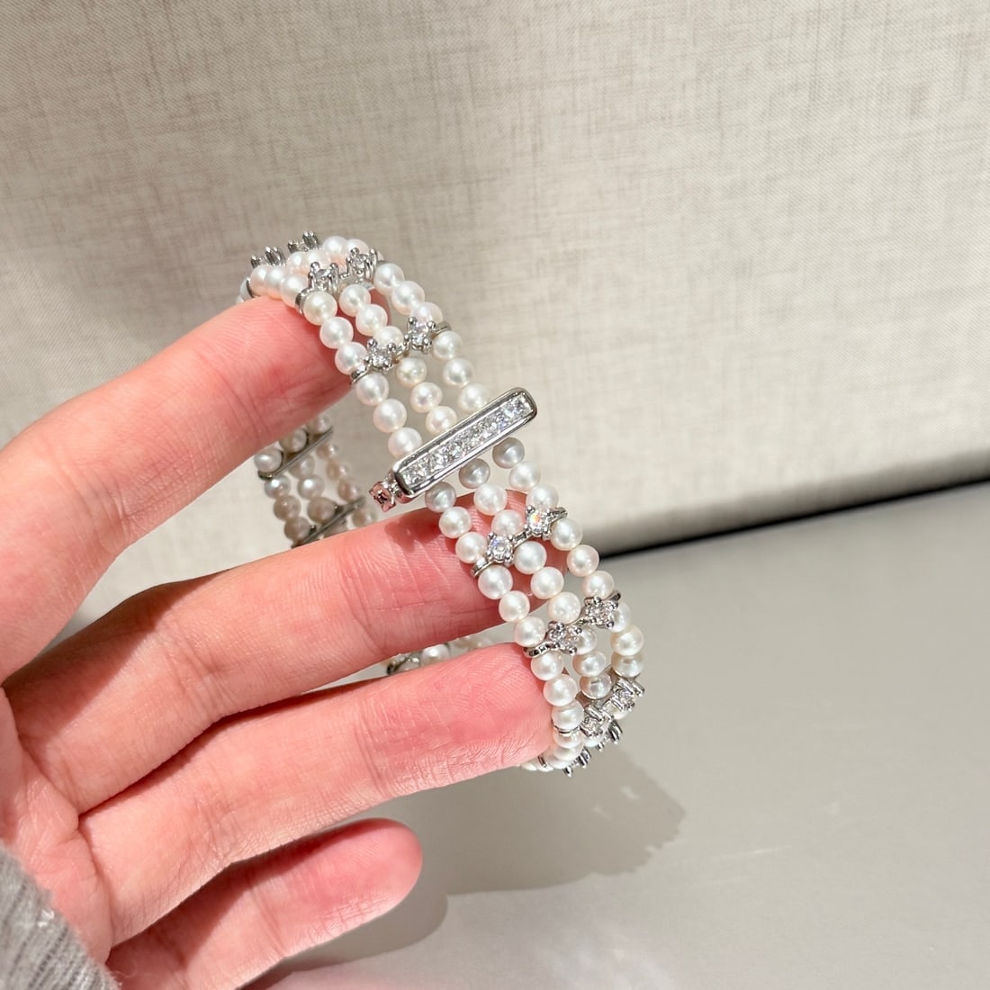 Freshwater pearl bracelet: Freshwater pearl bracelet, 3-4mm natural high-quality freshwater pearls Reserve: $200.00 Shipping: Domestic: Shipping rates are determined by destination International: Foreign shipping rates are dete