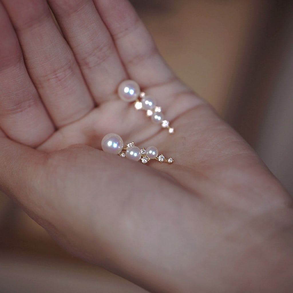 Natural Freshwater Pearl Earrings: These earrings feature 3-7MM natural high-quality freshwater pearls, showcasing a rich gold and cool white hue. The large diameter design and nearly flawless round pearls offer unparalleled luster and