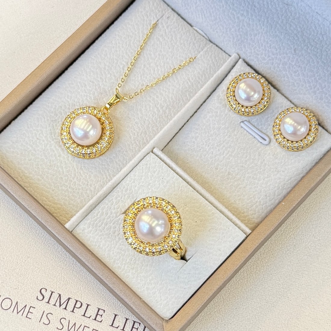 Button three-piece set: Button three-piece set, 8.5-10mm high-quality natural freshwater pearls with strong luster and slight blemishes. Reserve: $300.00 Shipping: Domestic: Shipping rates are determined by destination Inter