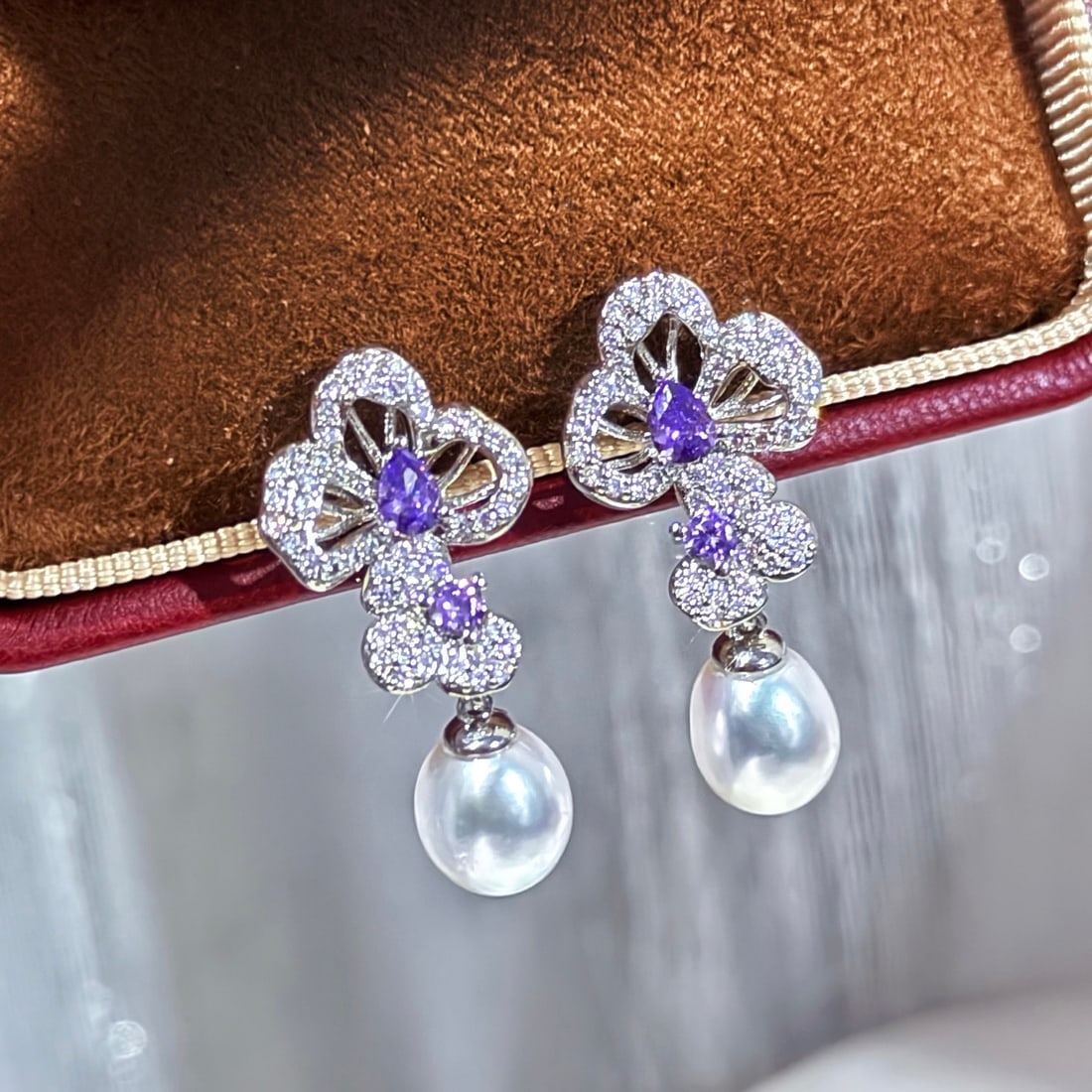 Natural Freshwater Pearl Earrings: These earrings feature 14K gold-filled settings with 7mm natural freshwater pearls, blending the softness of pearls with the cool white luster of purple diamonds, creating a moving picture of elegance
