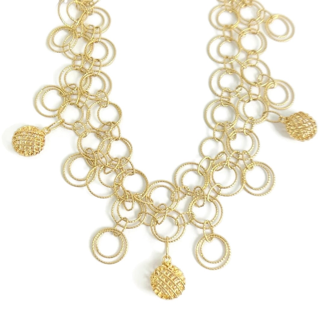 Filigree Open Circle Wire Link Chain Necklace 18K Yellow Gold, 24.60 Grams: Filigree Open Circle Wire Link Chain Necklace 18K Yellow Gold, 24.60 Grams This necklace is beautiful and unique. Please let us know if you have any questions. Metal: 18K yellow gold Weight: 24.60 gra