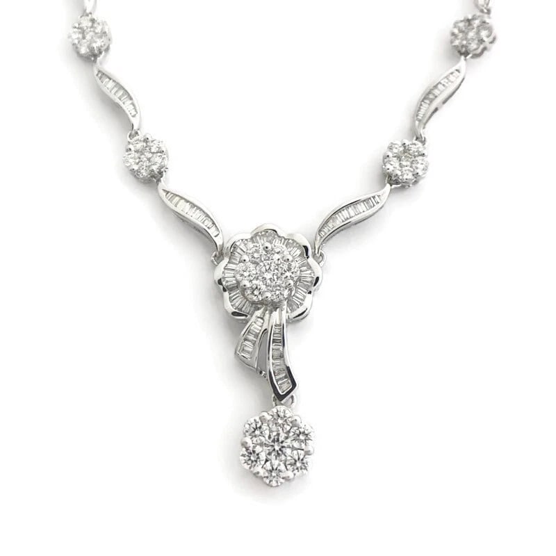 Flower Cluster Diamond Pendant Y Lariat Necklace 18K White Gold 2.29 CTW 13.84 G: Flower Cluster Diamond Pendant Y Lariat Necklace 18K White Gold 2.29 CTW 13.84 G Make a statement with this gorgeous diamond necklace. Please let us know if you have any questions. Diamond: 140 tapere