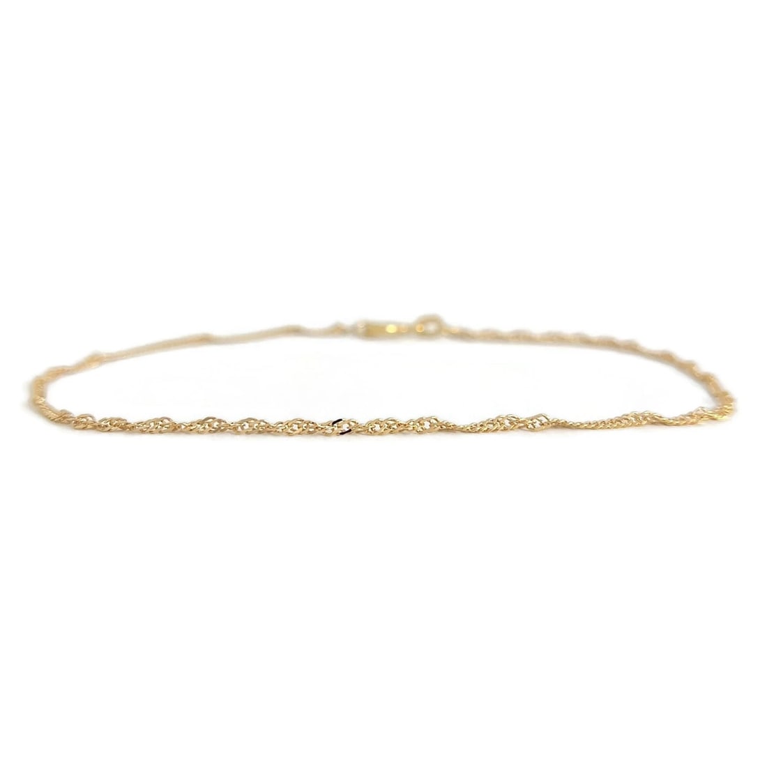 Thin Twisted Singapore Chain Bracelet 14K Yellow Gold, 7.5 Inches, .78 Grams: Thin Twisted Singapore Chain Bracelet 14K Yellow Gold, 7.5 Inches, .78 Grams This is a beautiful classic bracelet! Please let us know if you have any questions. Metal: 14K yellow gold Weight: .78 gram