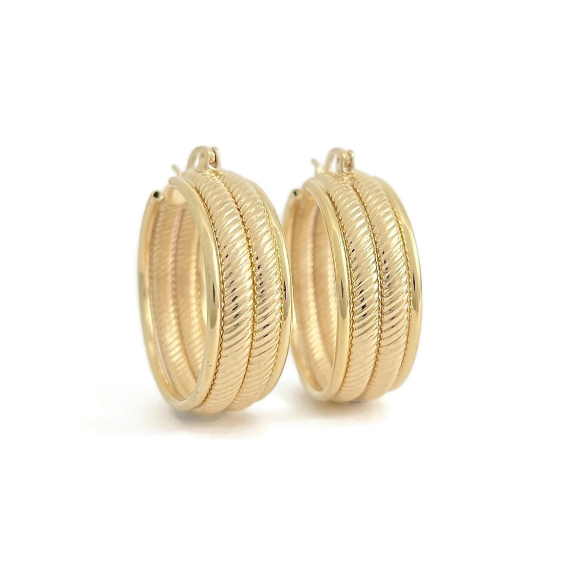 Wide Textured Twisted Rope Hoop Earrings 14K Yellow Gold, 1.2 Inches, 8.26 Grams: Wide Textured Twisted Rope Hoop Earrings 14K Yellow Gold, 1.2 Inches, 8.26 Grams These are awesome hoop earrings! Please let us know if you have any questions. Metal: 14K yellow gold Weight: 8.26 gram