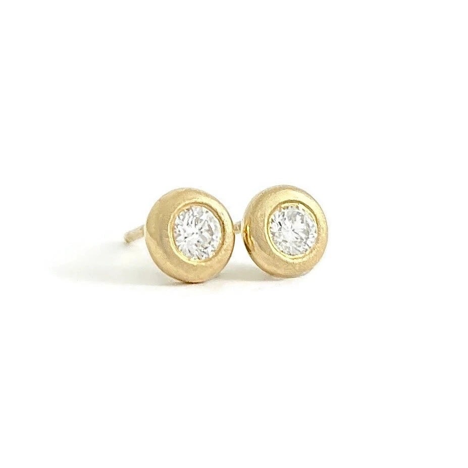 Round Thick Satin Bezel Diamond Stud Earrings 14K Yellow Gold .20 CTW: Round Thick Satin Bezel Diamond Stud Earrings 14K Yellow Gold .20 CTW These are lovely earrings! Please let us know if you have any questions. Diamonds: 2 round brilliant cuts, .20 ctw, F, SI2-I1 Meta