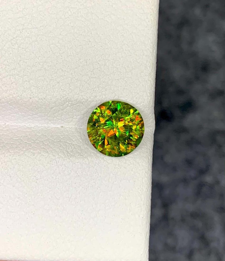Green Chrome Sphene Gemstone: Round Cut Titanite, June Birthstone: Materials: Gemstone: Sphene Natural Chrome Sphene Titanite Gemstone, Full Fire Lustrous Green Sphene Round Cut for Ring June Birthstone Weight : 1.20 cts Dimensions : 6.000 x 6.000 x 4.000 mm Color : 