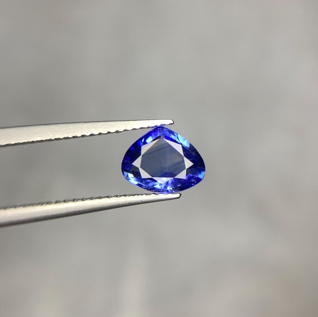 Sri Lanka Sapphire: 1.45 Carat Trillion Cut Loose Gemstone: Materials: Gemstone: Sapphire Carat weight: 1.45 Sapphire Details: * Weight : 1.45 carat * Dimension : 8.6*6.9*3.2 mm * Shape : Trillion Cut * Color : Blue * Origin : Sri Lanka * Treatment : Heated * 