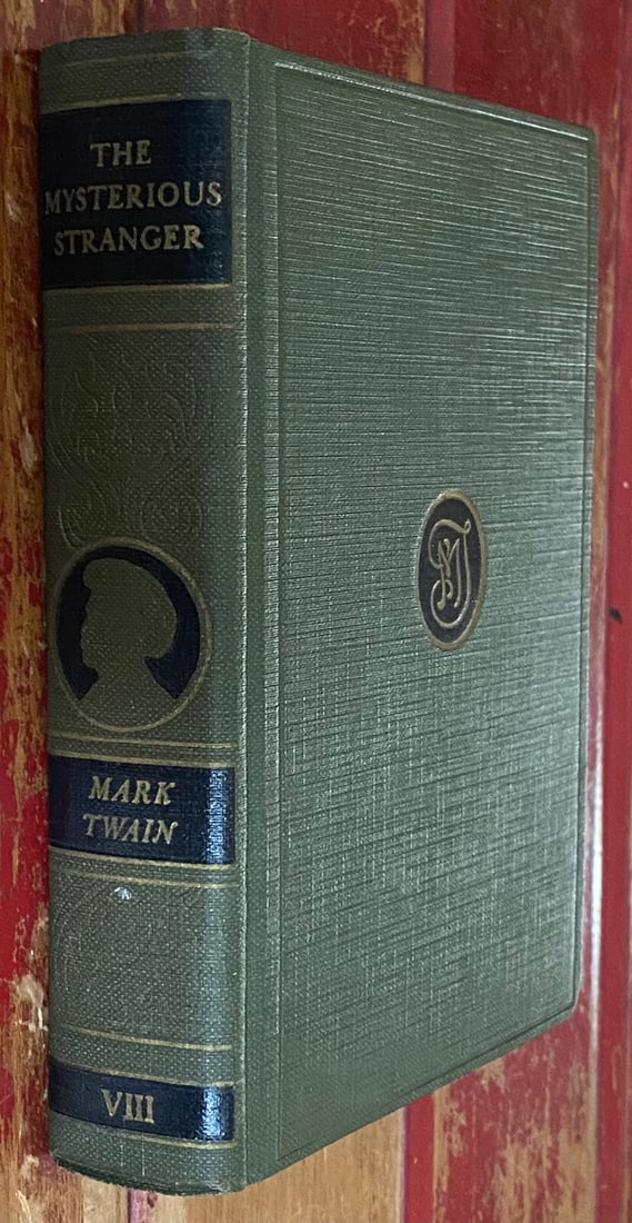 1922 COMPLETE WORKS OF MARK TWAIN VOL.VIII The Mysterious Stranger HC Very Good: Authorized EditionTHE COMPLETE WORKS OF MARK TWAIN Harper and Bros. 1922. New York 324 pagesHardcover with B&W frontis. Antique hard cover book, clean boards and text block, very good condition. Green