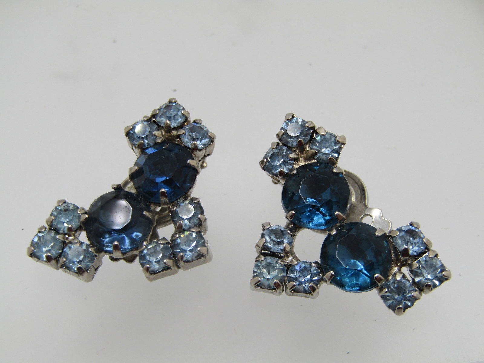 Vintage Blue Rhinestone Clip Earrings, 1940's-1950's. - 3