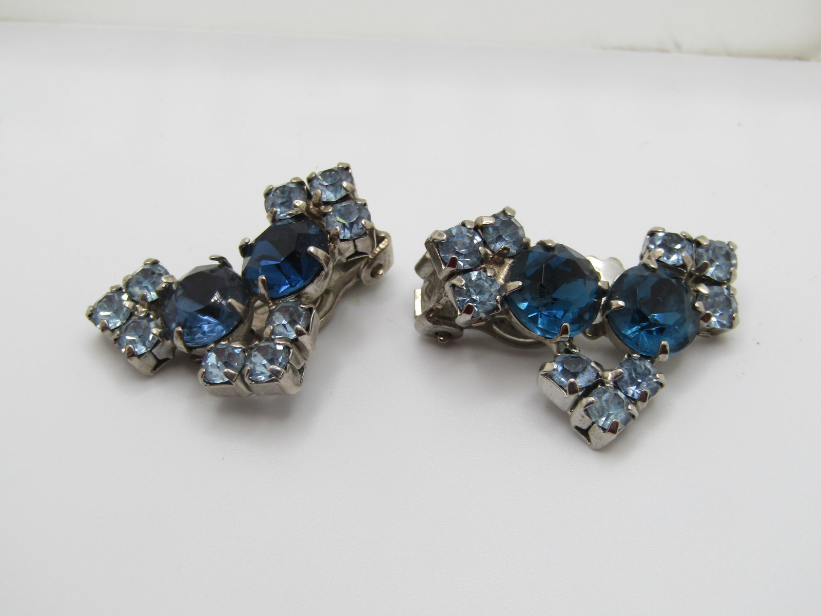 Vintage Blue Rhinestone Clip Earrings, 1940's-1950's. - 5