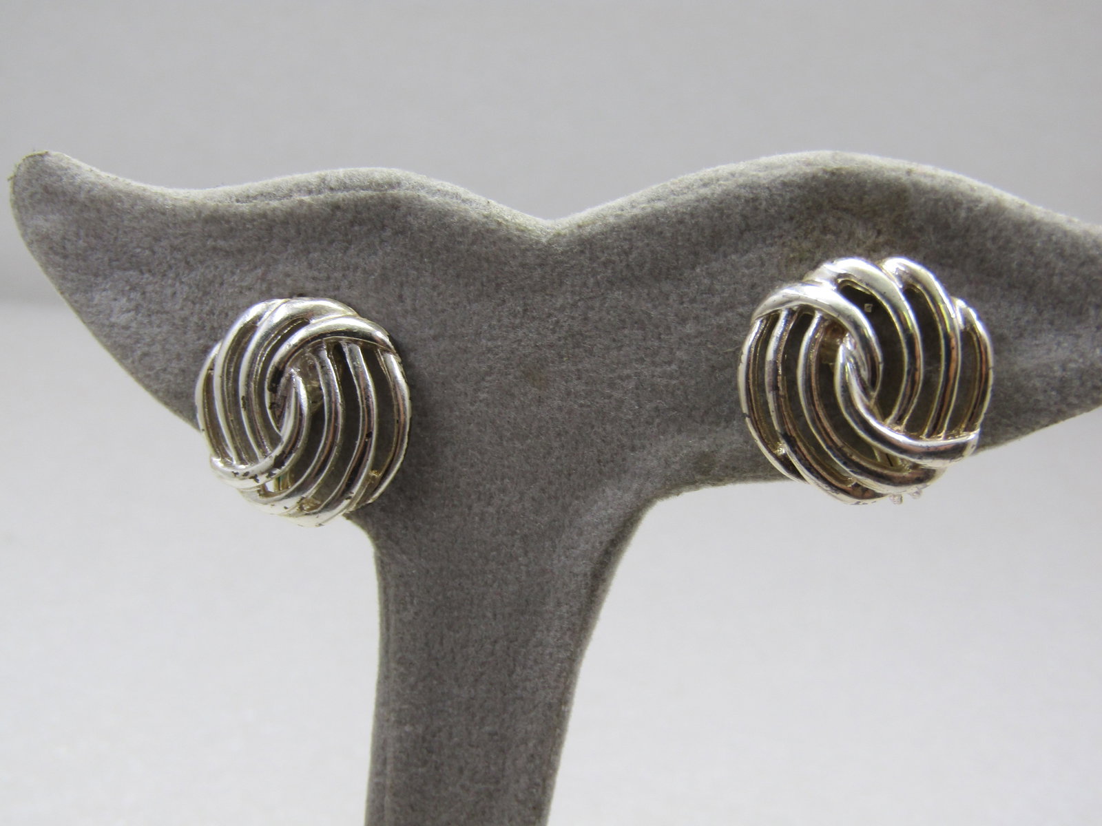 Vintage Monet Open Weave Clip Earrings - 4