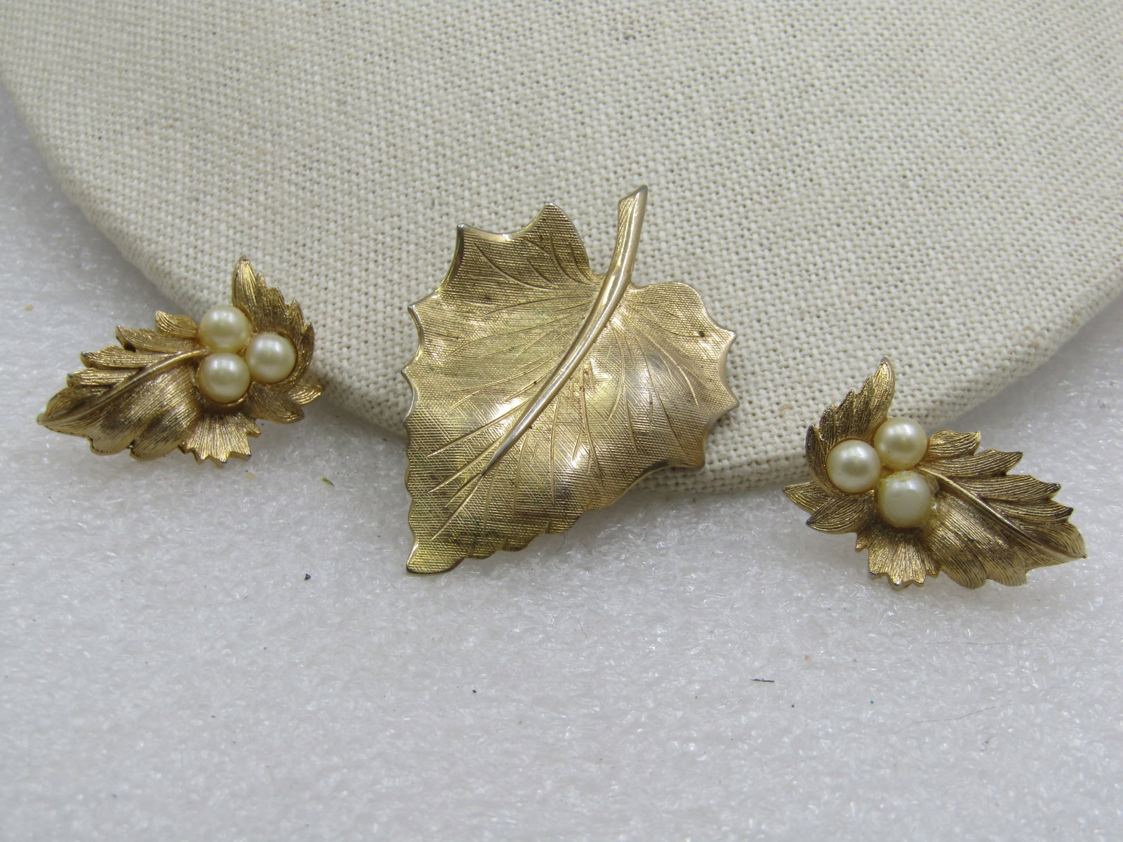 Vintage Leaf Brooch and Clip Earrings, Faux Pearls, Sarah Coventry - 2