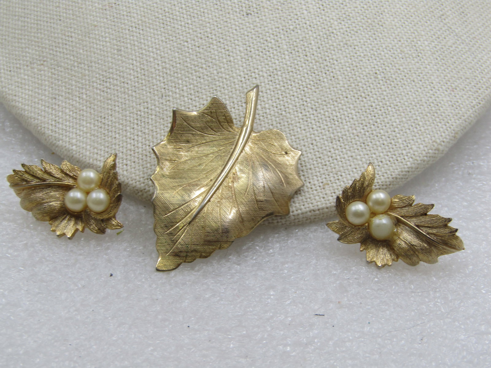 Vintage Leaf Brooch and Clip Earrings, Faux Pearls, Sarah Coventry - 3