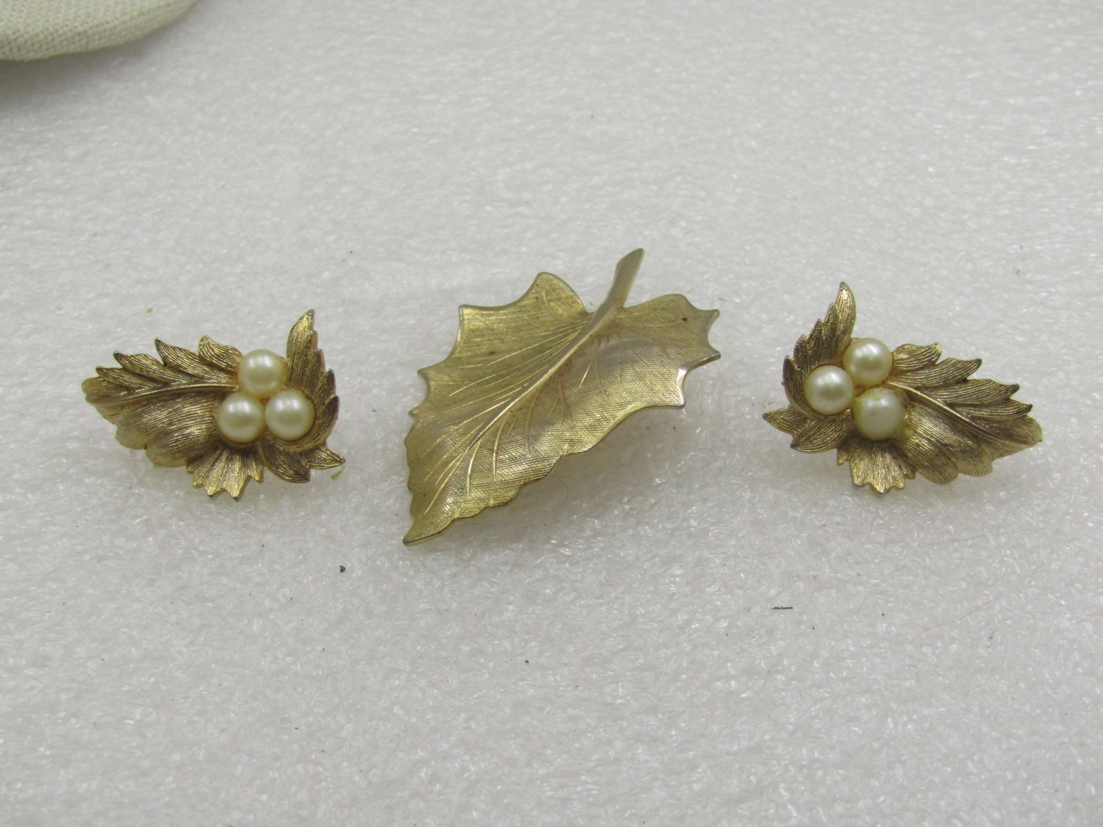 Vintage Leaf Brooch and Clip Earrings, Faux Pearls, Sarah Coventry - 4