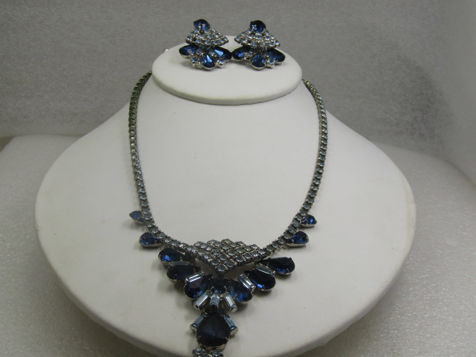 Vintage 1940's Blue & Clear Necklace & Earrings Demi Parure: Vintage 1940's Blue Necklace & Earrings Demi Parure. Dark and light blue glass rhinestones in round,, baguette and pear-shaped cuts. The necklace is 17" from end-to-end with a 2.25" drop in the center