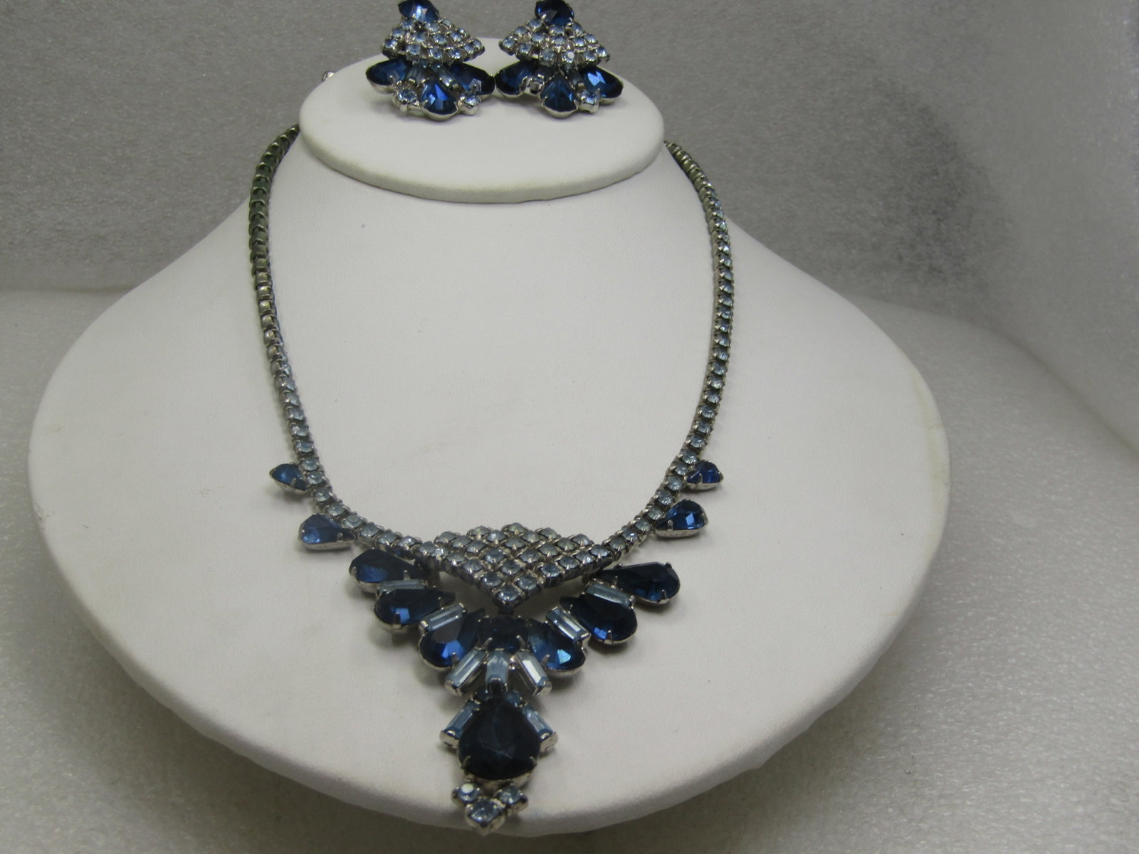 Vintage 1940's Blue & Clear Necklace & Earrings Demi Parure - 4