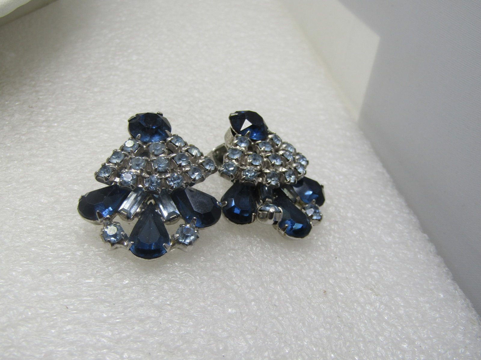 Vintage 1940's Blue & Clear Necklace & Earrings Demi Parure - 5