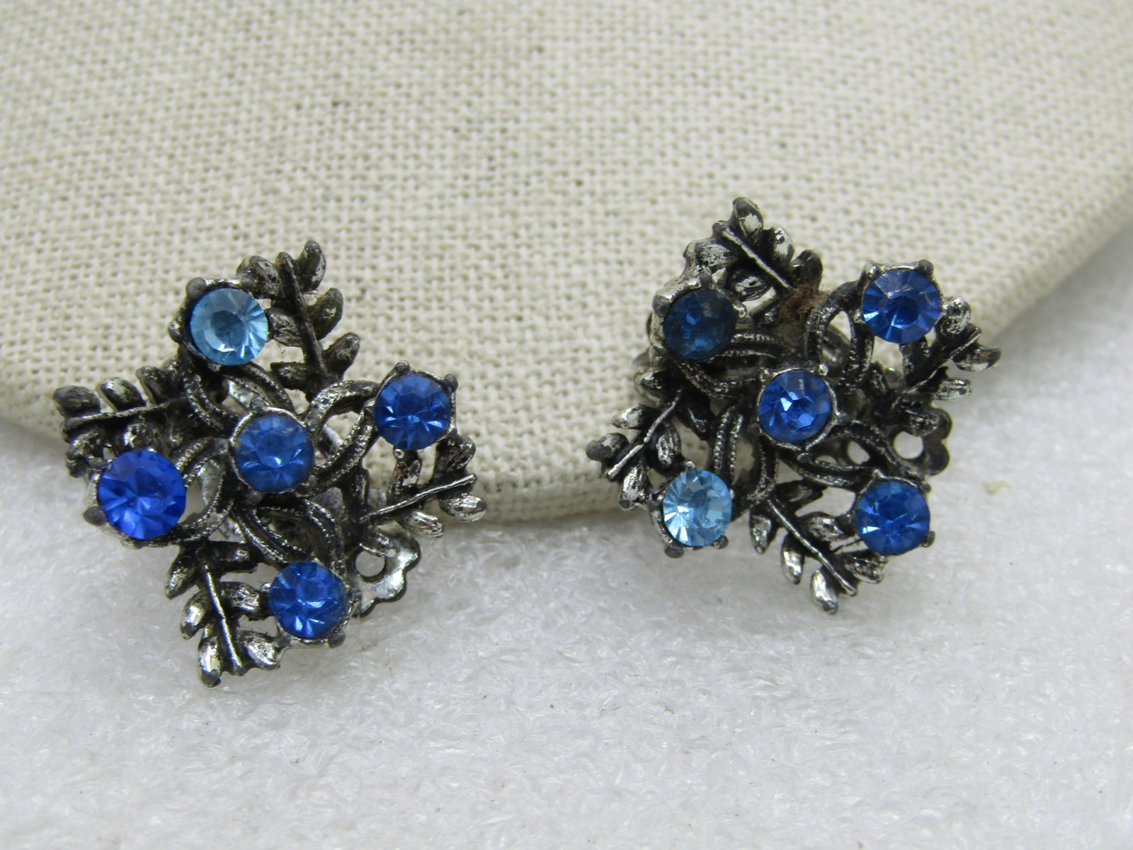 Vintage Blue Rhinestone Clip Earrings. 3/4", Silver Tone, 1960's-1970's - 4