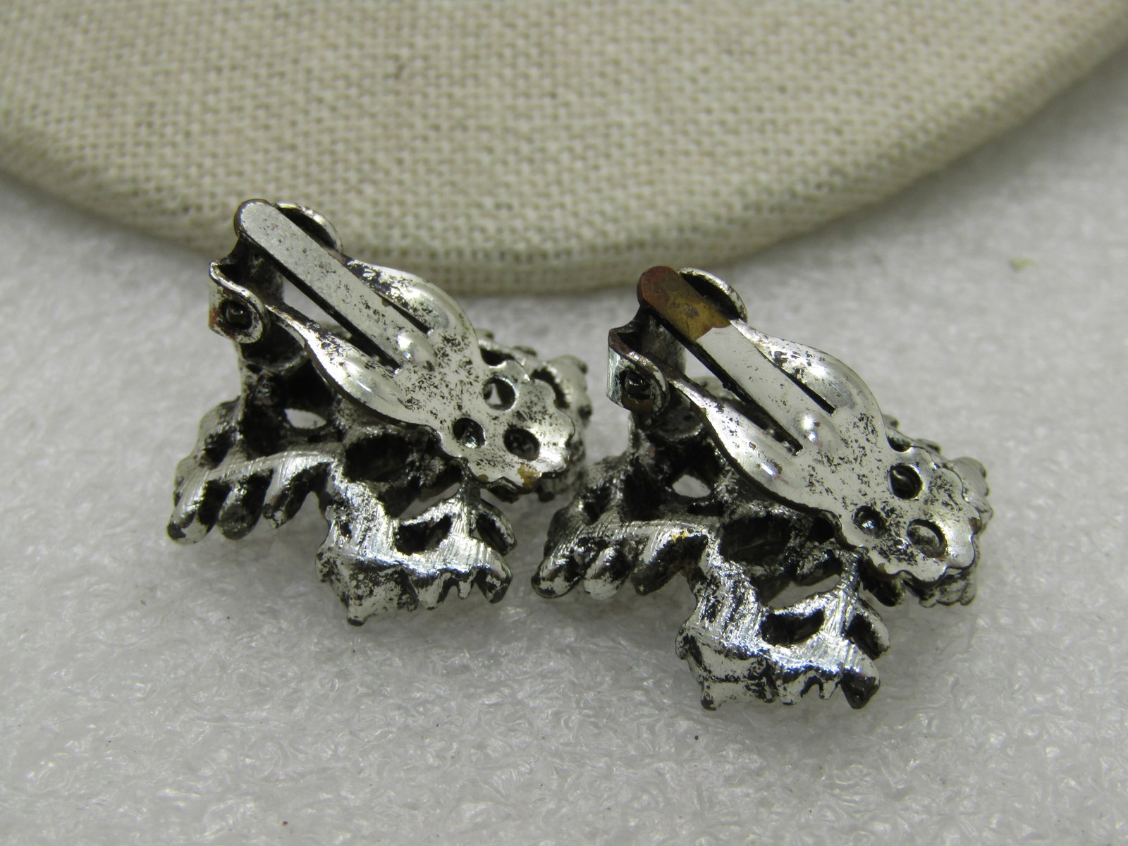 Vintage Blue Rhinestone Clip Earrings. 3/4", Silver Tone, 1960's-1970's - 5