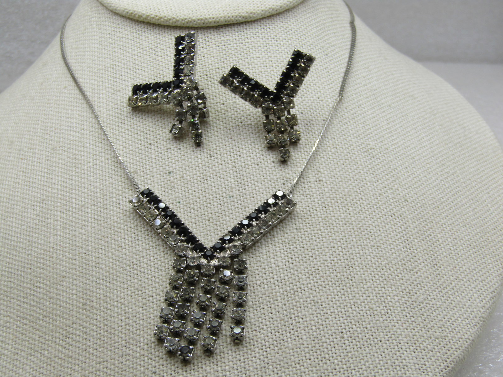 Vintage Rhinestone Necklace & Earrings, Black Clear V-Drop - 4