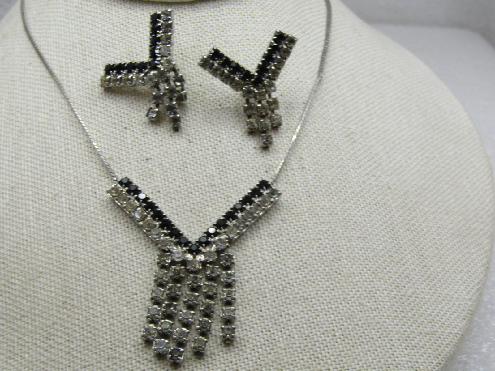 Vintage Rhinestone Necklace & Earrings, Black Clear V-Drop - 5