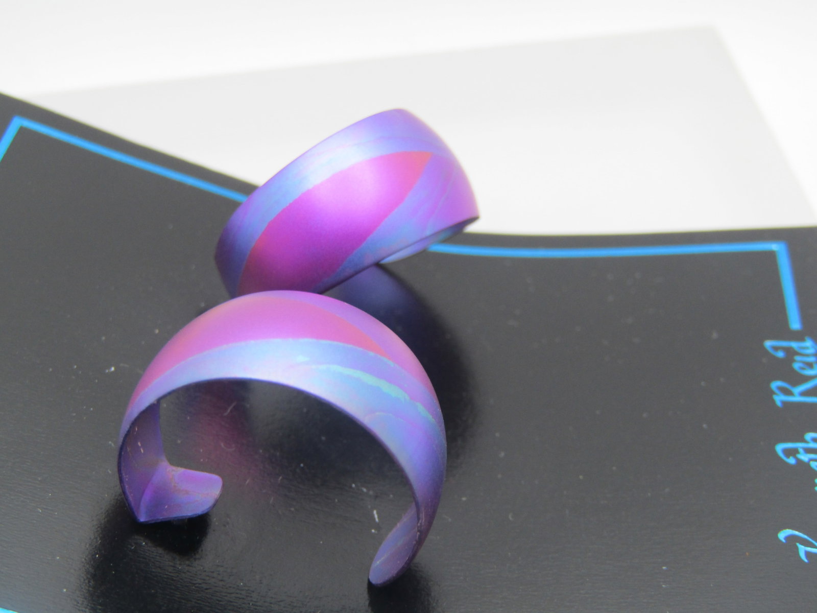Kenneth Reid Titanium Pierced earrings, Magenta/Pink/Purple, New on Card - 3