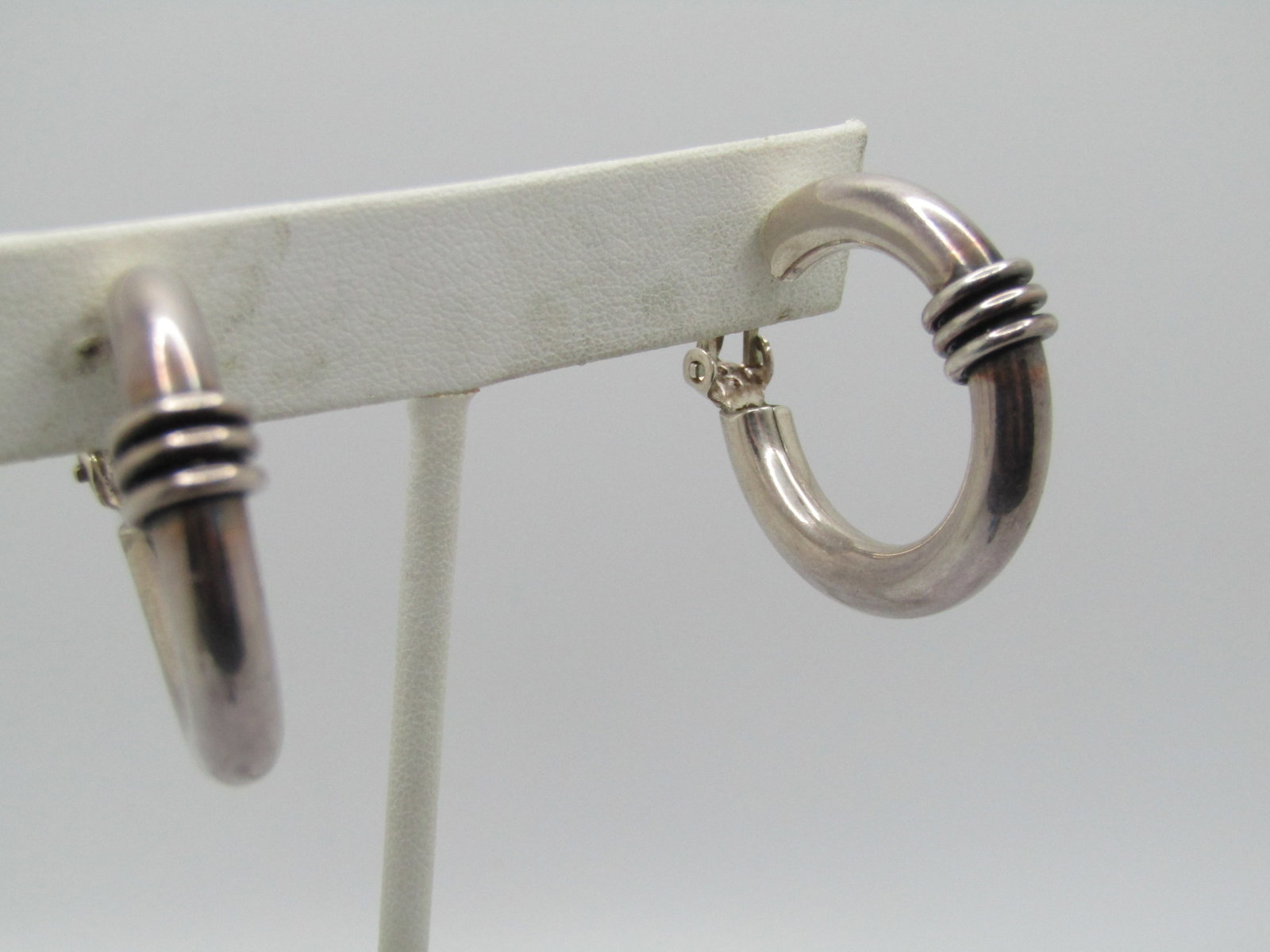 Vintage Sterling Hoop Earrings, Clip, Southwestern Vibe, 1-1/8": Vintage Sterling Hoop Earrings, Clip, Southwestern Vibe, 1-1/8" and a round design that is appx. 5mm thick with a triple wrap of sterling wire around as an accent. They are signed with a pie-like