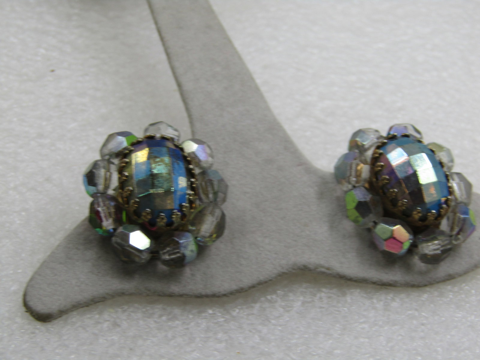 Vintage Peacock Aurora Borealis Clip Earrings, 1940's - 4
