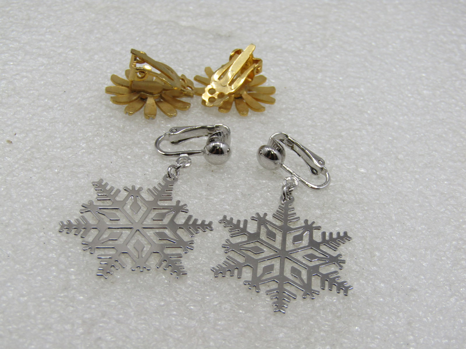 Vintage Daisy & Snowflake Earrings. Clip, 2 Pr. - 6